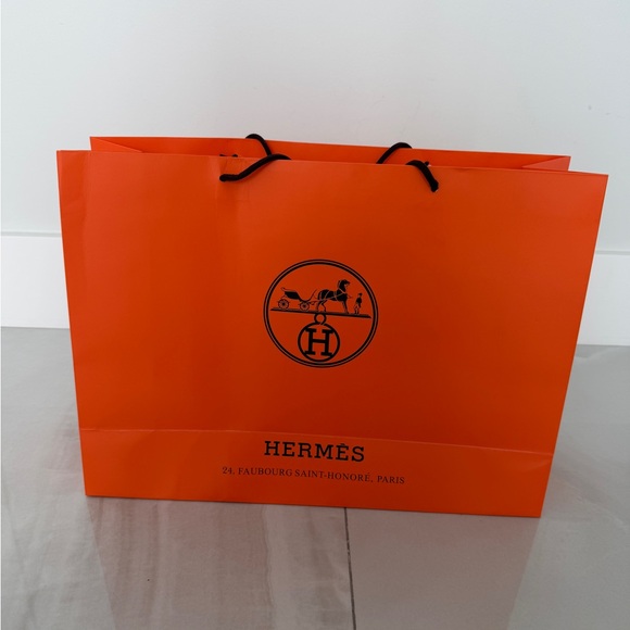 Hermes Newest Bright Orange Shopping Bag From Paris - Picture 4 of 7